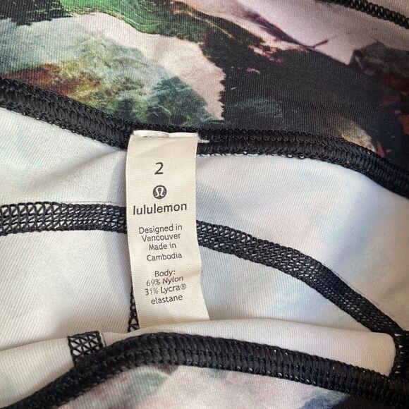 Lululemon Time To Seat Tight 28" Glacier Camo Size 2 - Picture 6 of 9